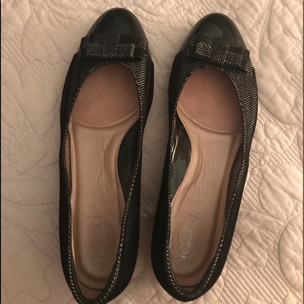 Beautifeel Low Heel Flats Black and Gold Size 9.5